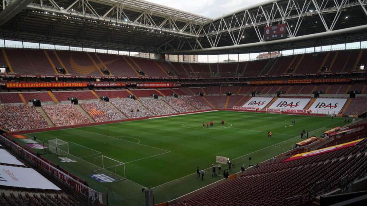 Nef Stadyumu'nda 13. Galatasaray - Beşiktaş derbisi