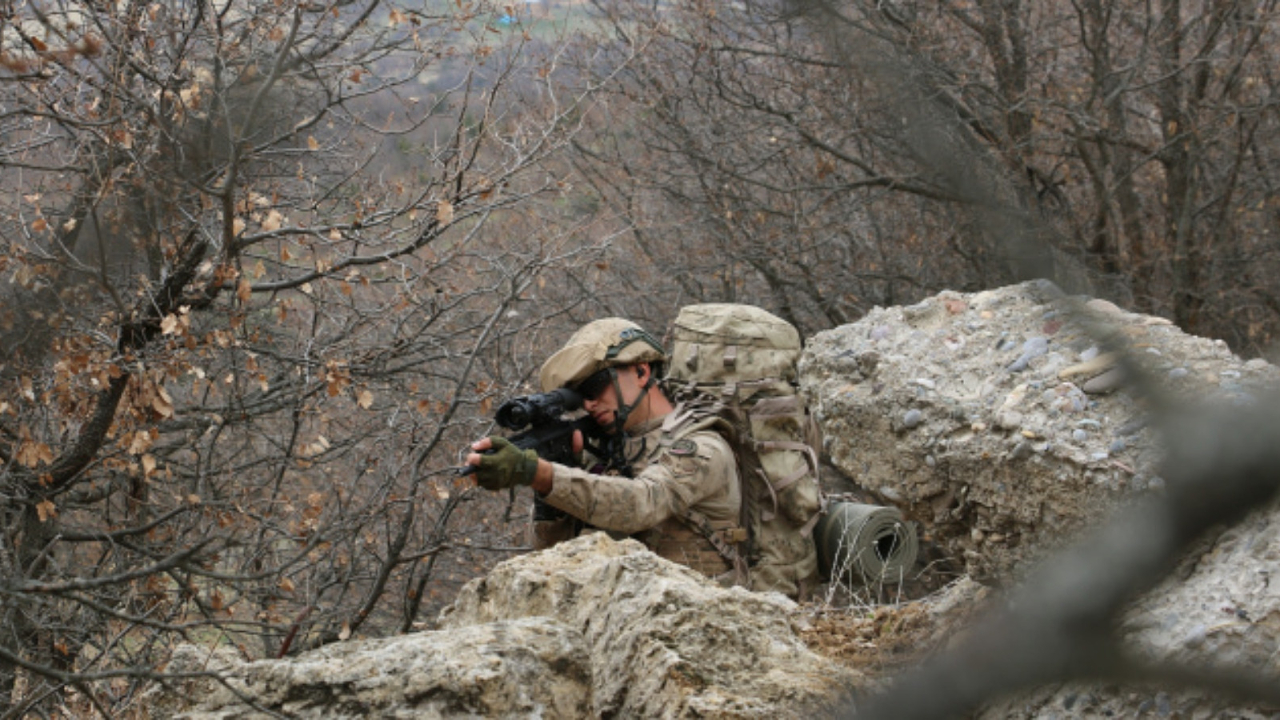 Şehidimizin kanı yerde kalmadı: 5 PKK/YPG’li terörist öldürüldü!