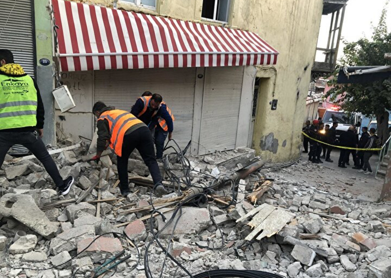 İzmir depreminden acı haber: Kalp krizi geçiren bir kişi hayatını kaybetti!
