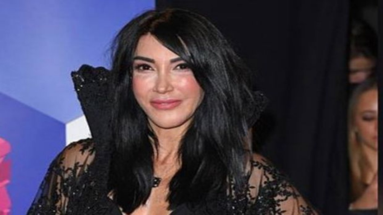 Hande Yener Bir Sene Sakladığı Hastalığını Anlattı! "Ameliyattan Kalkıp Ödül Almaya Gittim"