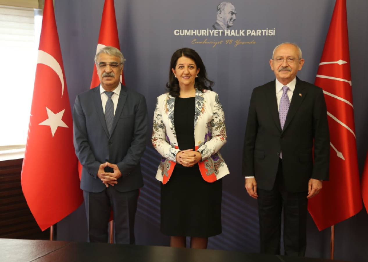 CHP'nin Cumhuriyet aşkı HDP'ye kadarmış!