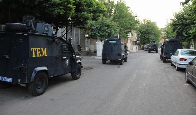 Diyarbakır'da 400 polisle dev operasyon: Gözaltılar var