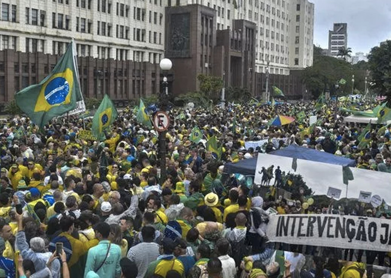 Breziya'da Bolsonaro destekçileri 'darbe çağrısı' yaptı