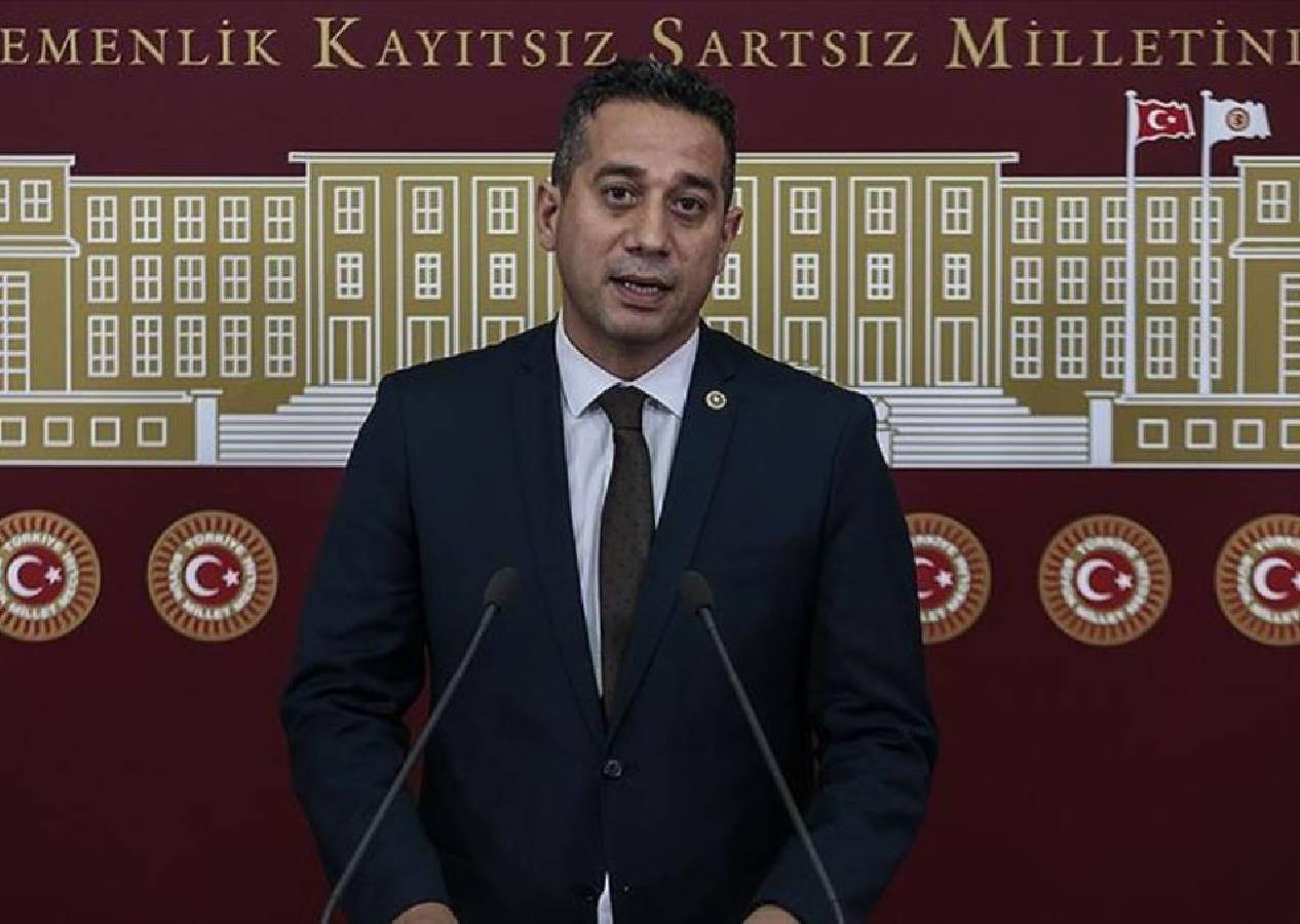 CHP’li Ali Mahir Başarır hakimlerin üstüne yürümeden önce kaydın başlamasını beklemiş