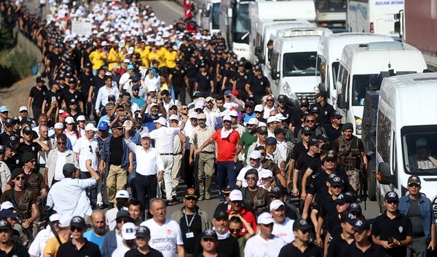 Kılıçdaroğlu'nun yürüyüşü trafiği kilitledi! Sürücüler isyan etti...