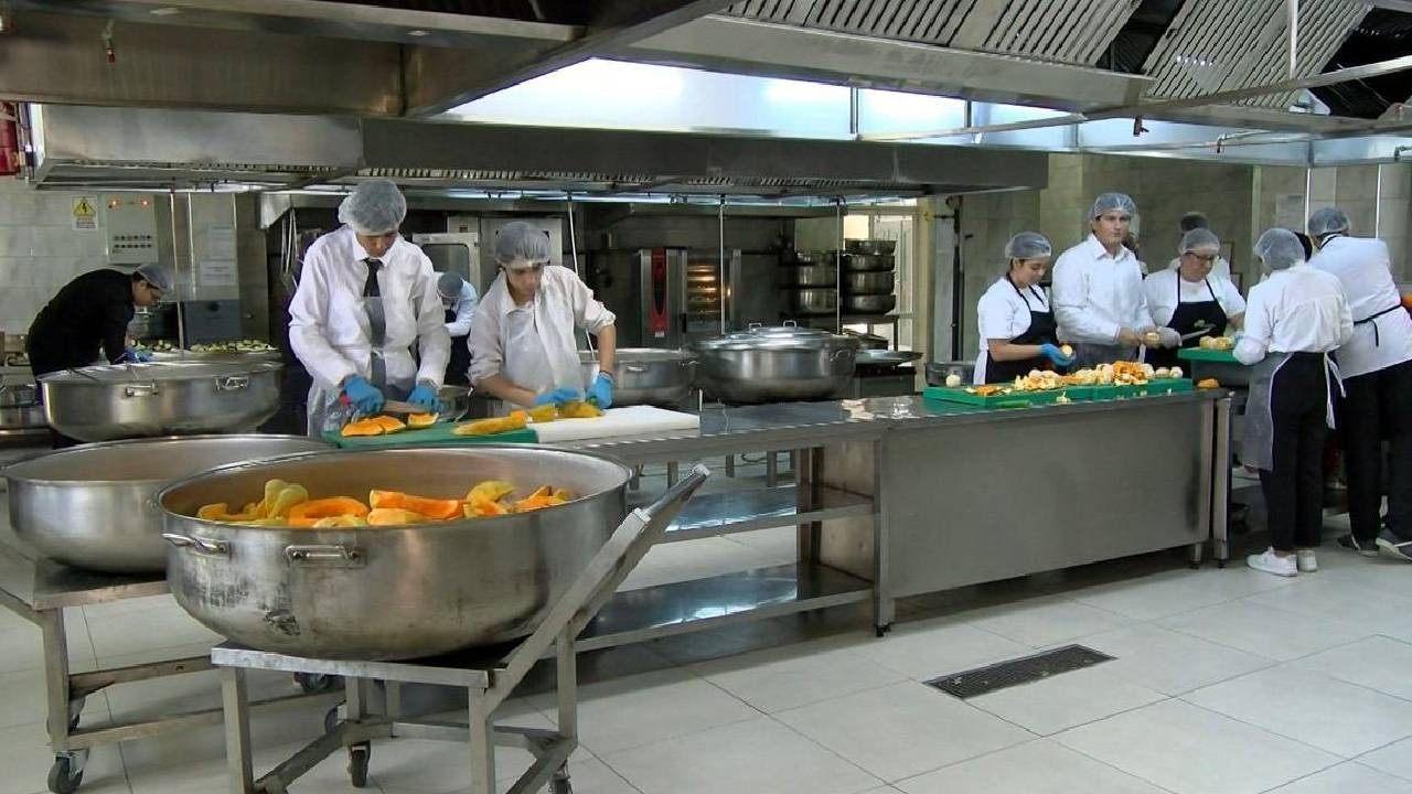 Liseliler para basıyor! Catering firmalarını geride bıraktılar