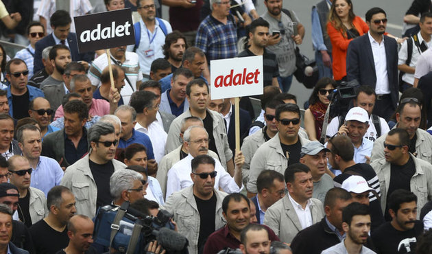 "Diktatör" dedi, "adalet" dedi; ne FETÖ'den ne de gazeteci kılıklı ajanlardan bahsetti!