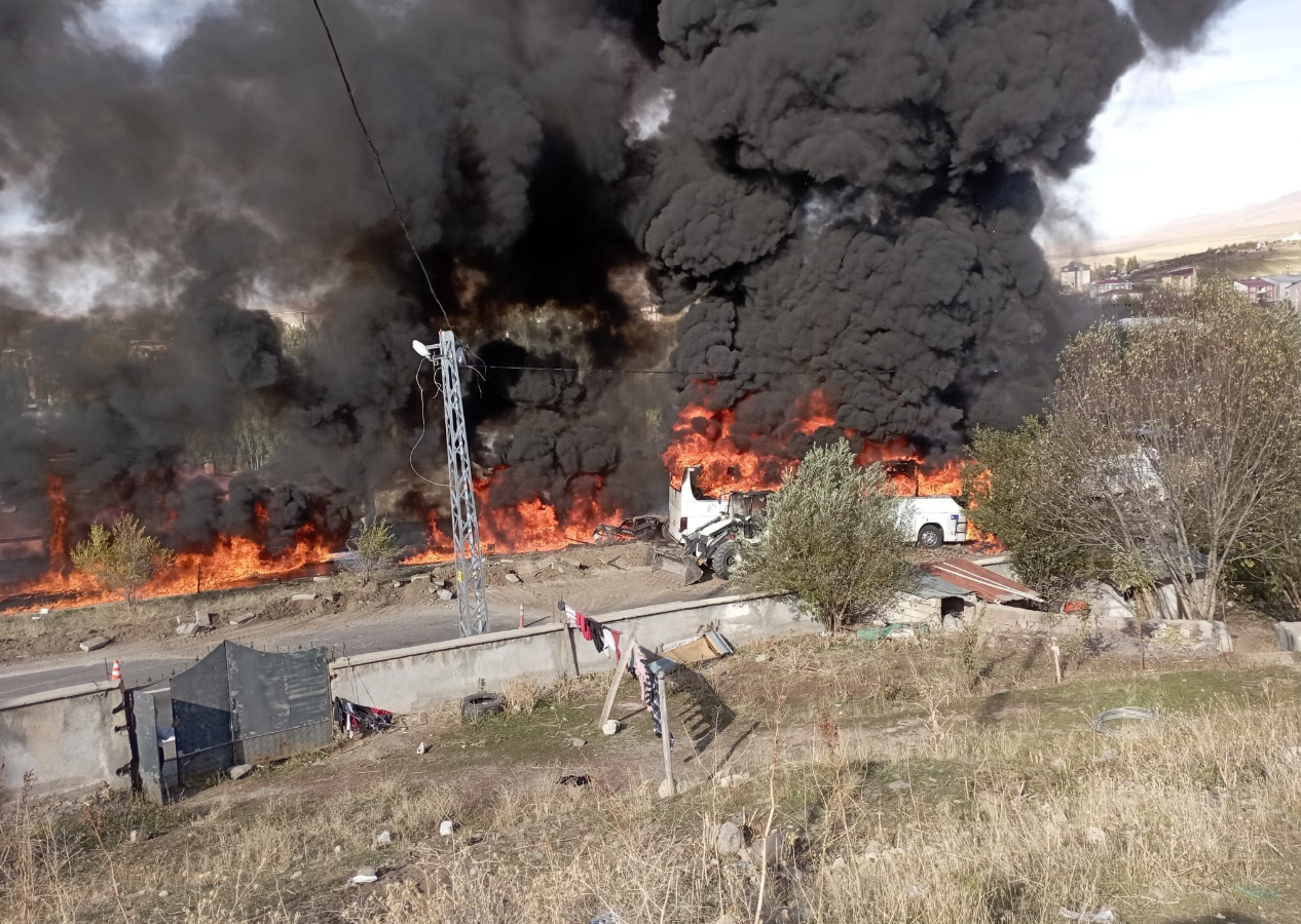 Ağrı'da feci kaza! Yolcu otobüsü ile tanker çarpıştı! Acı haberi Cumhurbaşkanı Erdoğan verdi...