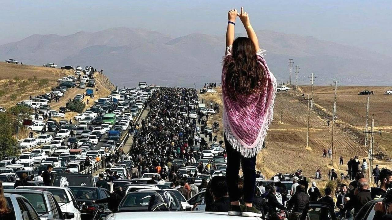İran'da isyan sürüyor!