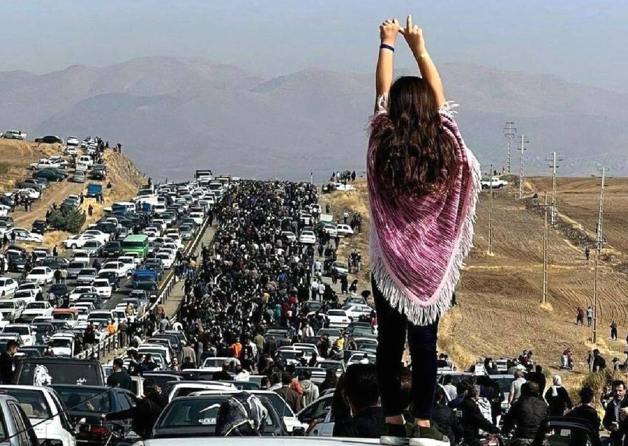 İran'da isyan sürüyor!