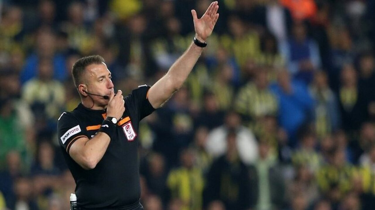 Fenerbahçe - Sivasspor maçında kırmızı kart çıktı! Sarı-lacivertliler 10 kişi kaldı...