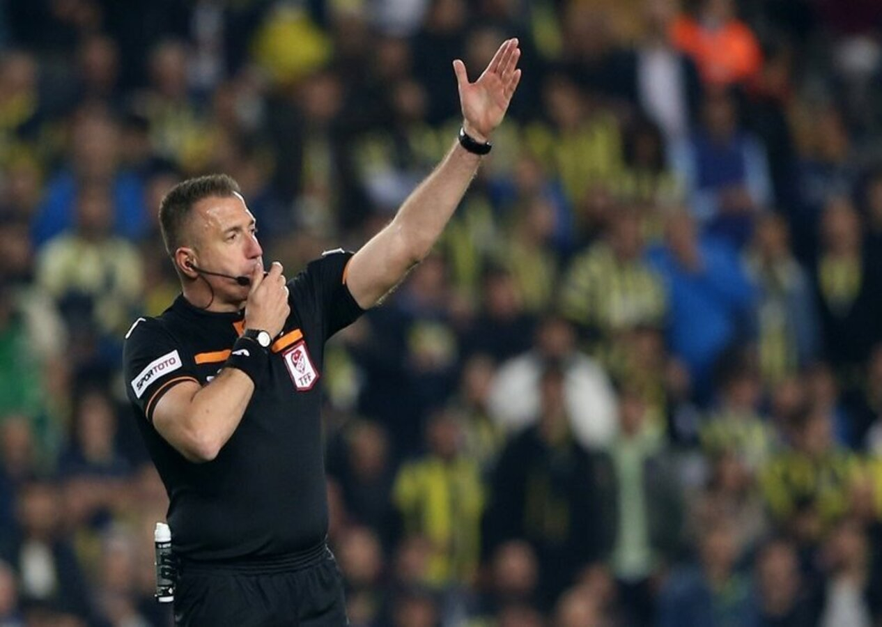Fenerbahçe - Sivasspor maçında kırmızı kart çıktı! Sarı-lacivertliler 10 kişi kaldı...