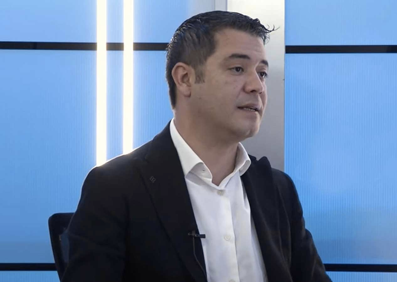 Evinden birçok silah ve deste deste paralar çıkmıştı... Yolsuzluk ve rüşvet soruşturmasında gözaltına alınan Murat Ongun'dan evinde yapılan aramaya dair görüntüleri paylaşanlara 'gizlilik kararı' tepkisi: Dava