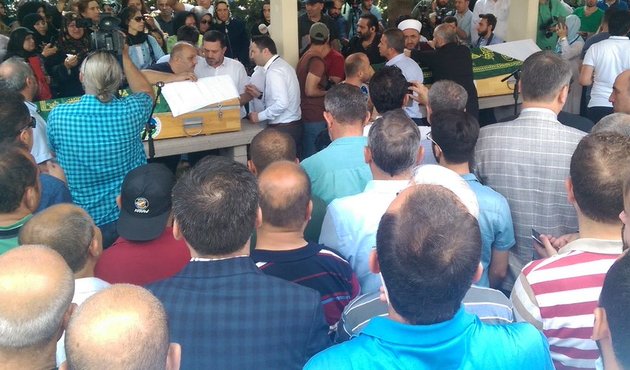 Sakarya'daki vahşetin kurbanlarını binlerce kişi uğurladı! Diyanet İşleri Başkanı gözyaşlarını tutamadı...
