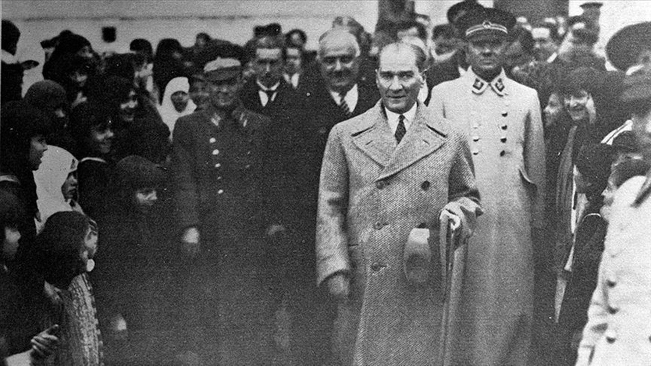 Atatürk'ün ebediyete intikalinin 84. yılında tüm yurtta saygı duruşu yapıldı