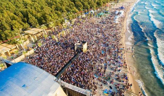 Ünlü sanatçıların sahne aldığı gençlik festivaline uyuşturucu operasyonu!