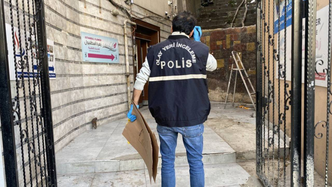 Gecekonduda kan donduran manzara! İnsan kafatası fışkırdı