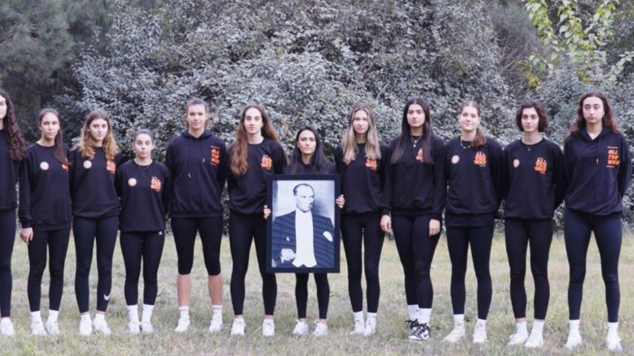Atatürk'ü fidan dikerek andılar