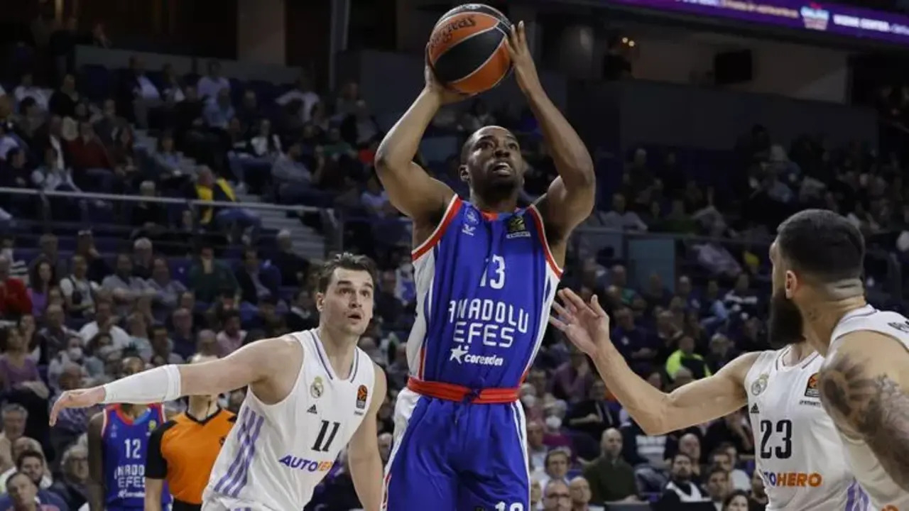 Real Madrid 94 - 85 Anadolu Efes | Maç özeti