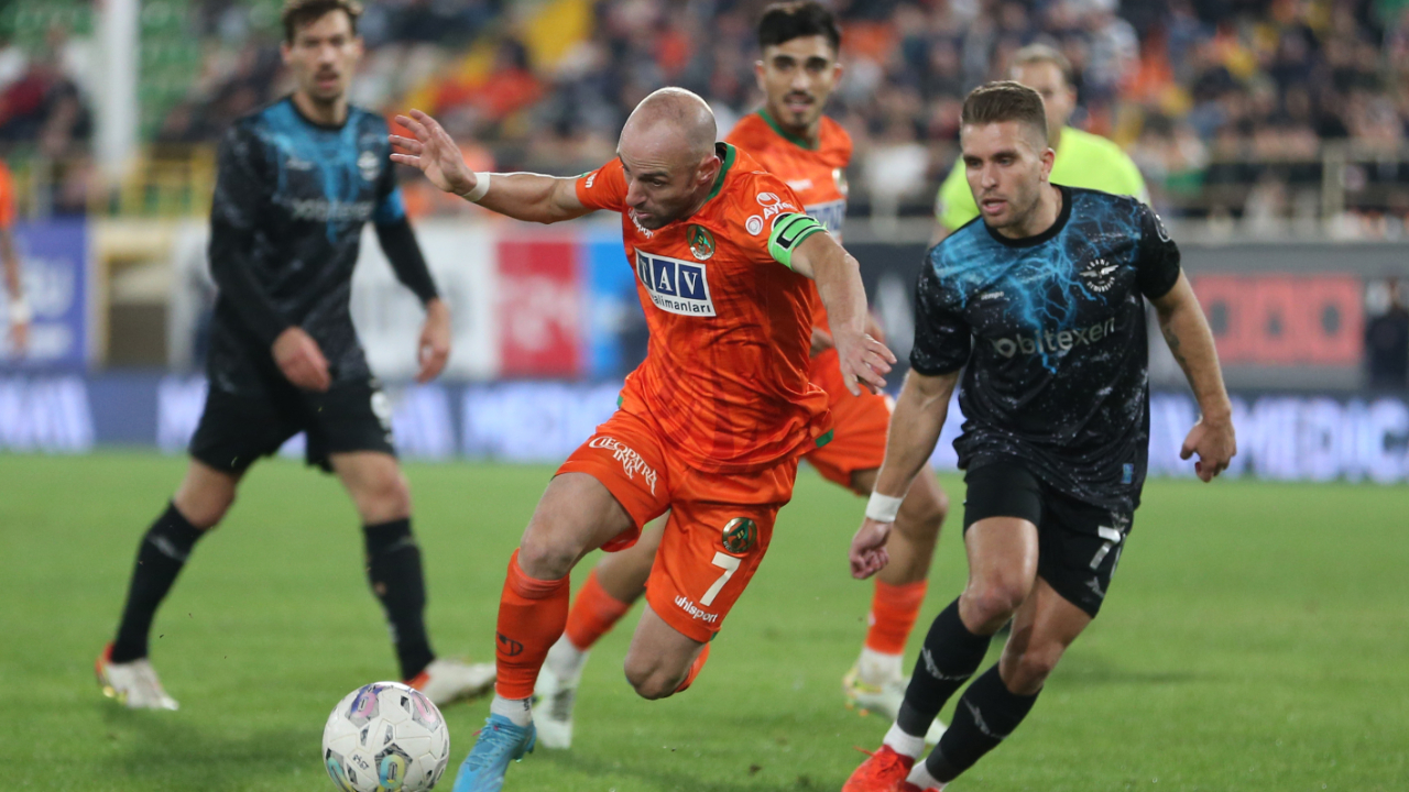 Alanyaspor ile Adana Demirspor berabere kaldı