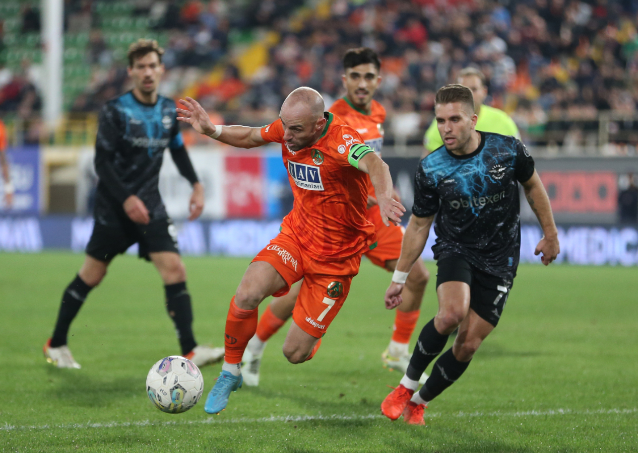 Alanyaspor ile Adana Demirspor berabere kaldı