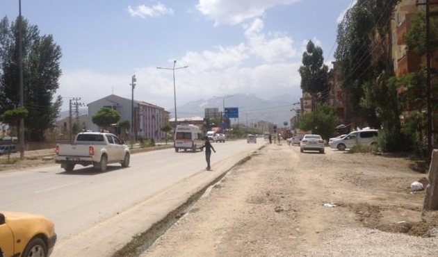 PKK yol şantiyesinde çalışan işçilere saldırdı! Yaralılar var...