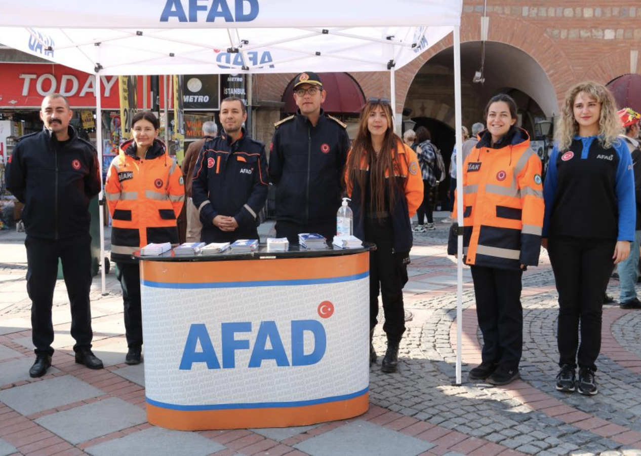 AFAD ve itfaiye ekipleri tatbikat öncesi vatandaşları bilgilendirdi