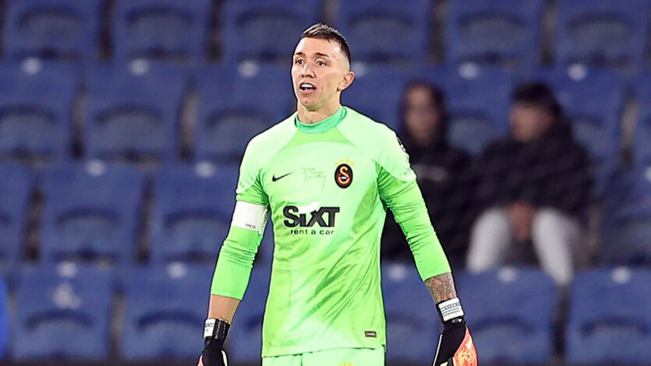 Muslera cezalı duruma düştü