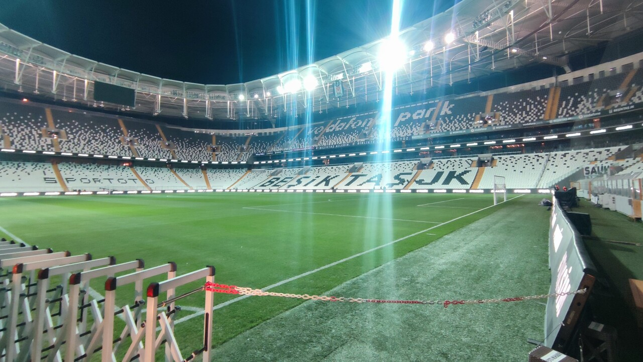 Beşiktaş - Antalyaspor maçında taraftarların tahliyesi güvenli bir şekilde yapıldı...