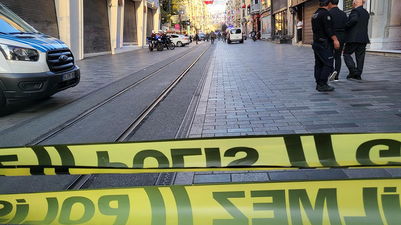 İstanbul Valisi Yerlikaya açıkladı: Taksim'deki patlamada can kaybı ve yaralılar var