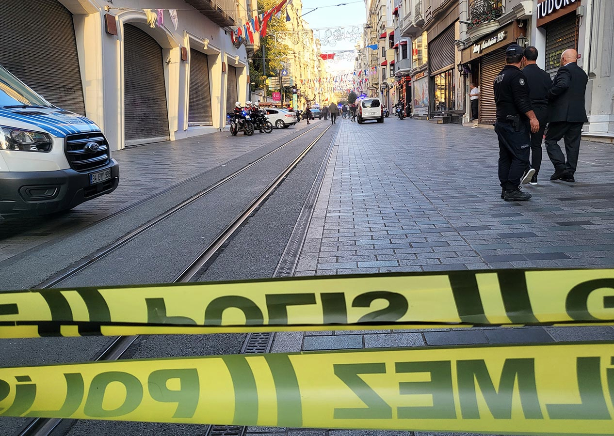 İstanbul Valisi Yerlikaya açıkladı: Taksim'deki patlamada can kaybı ve yaralılar var
