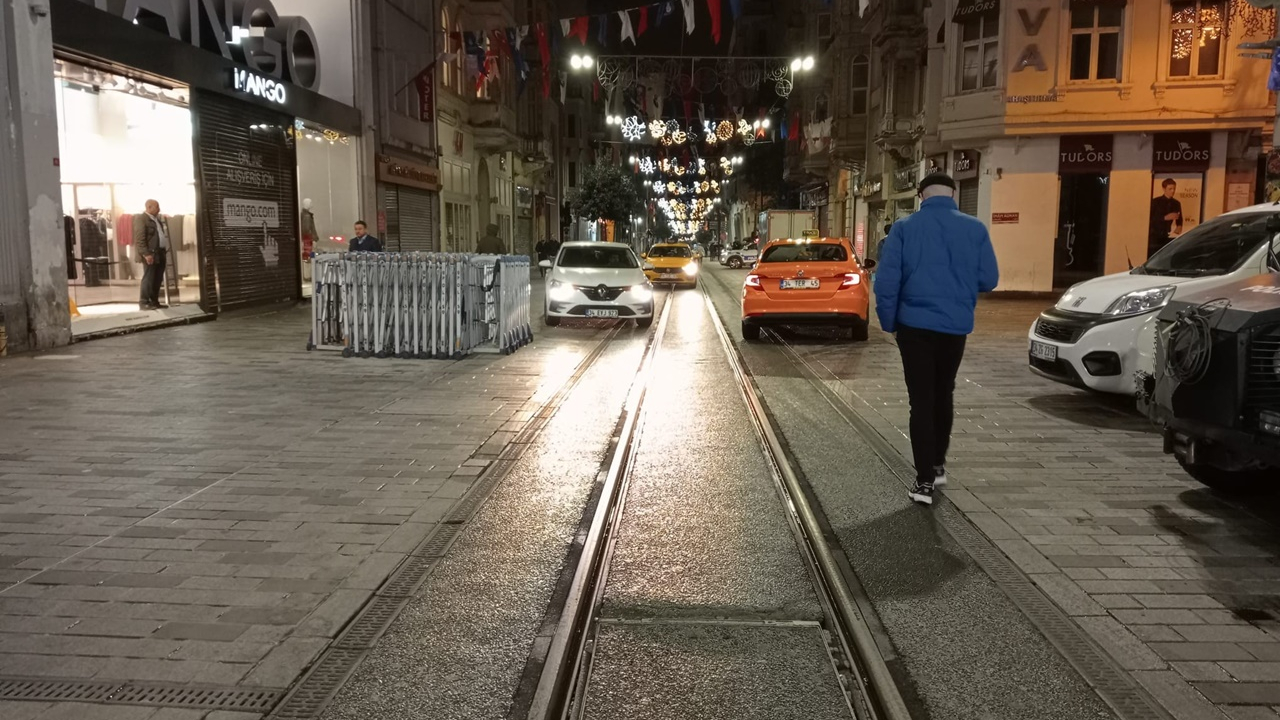 İstiklal Caddesi trafiğe açıldı