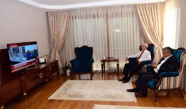 15 Temmuz'da vatandaşlar şehit olurken Kılıçdaroğlu televizyon izledi...