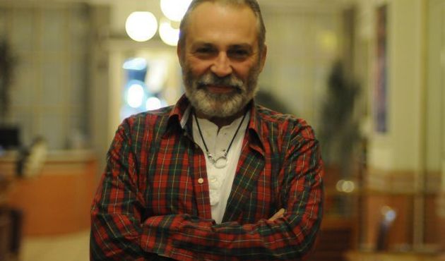 Haluk Bilginer evlendiği haberleriyle fena dalga geçti: "Evlenmişim... "