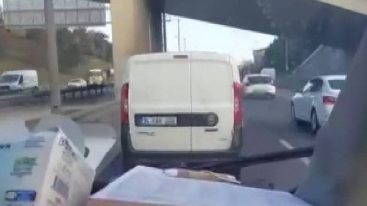 Ambulansa yol vermeyen duyarsız sürücü pes dedirtti!