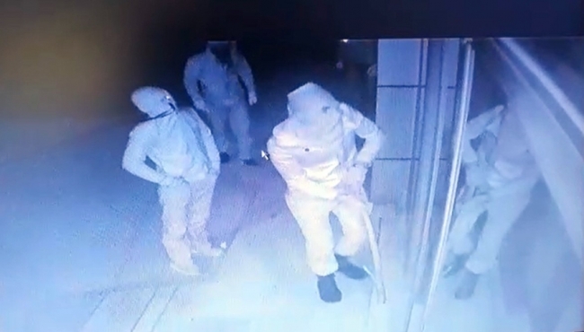 Maskeli hırsızlardan sopalı soygun!