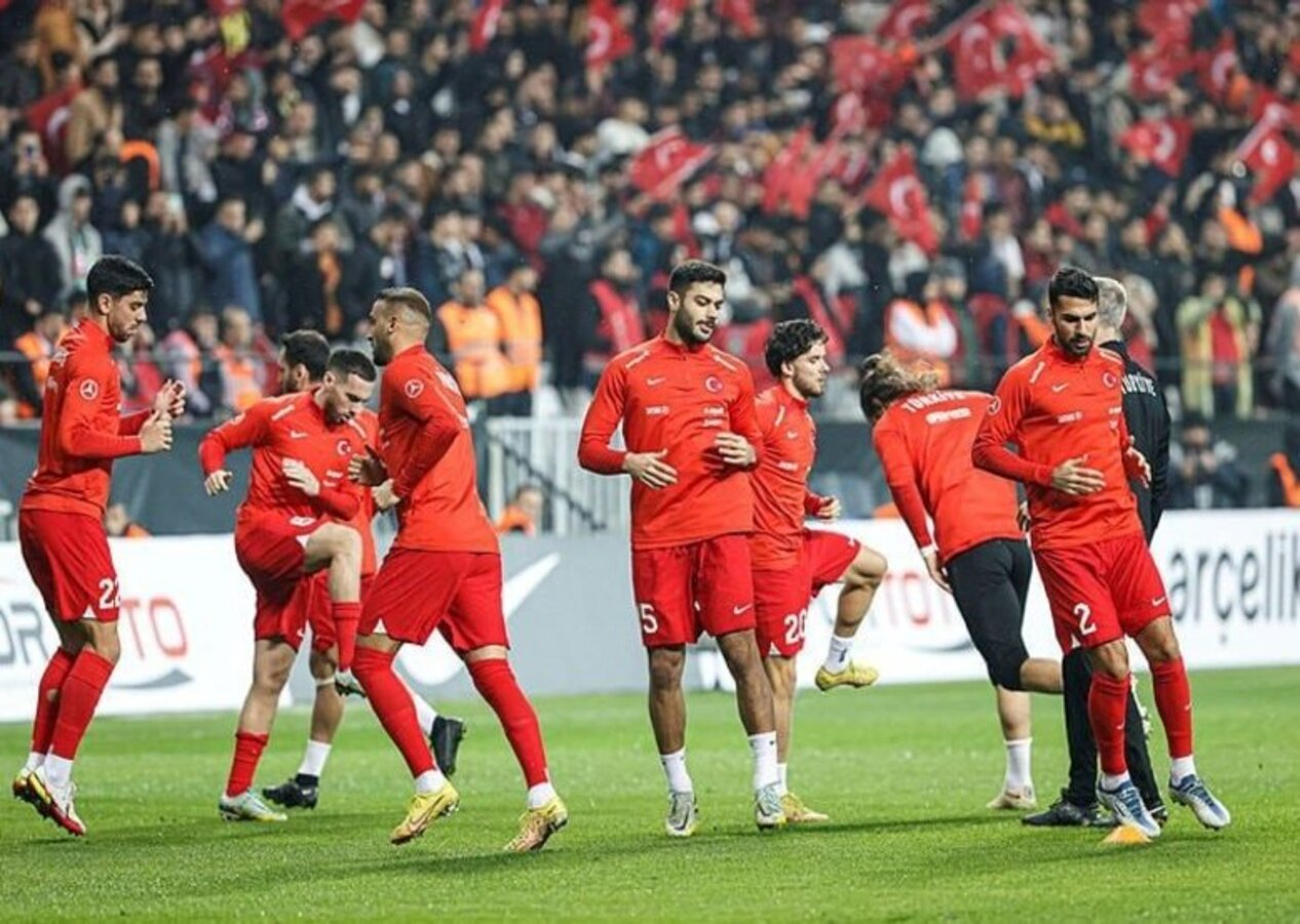 Türkiye - İskoçya maçından Fenerbahçe'ye kötü haber! Ferdi Kadıoğlu oyuna devam edemedi