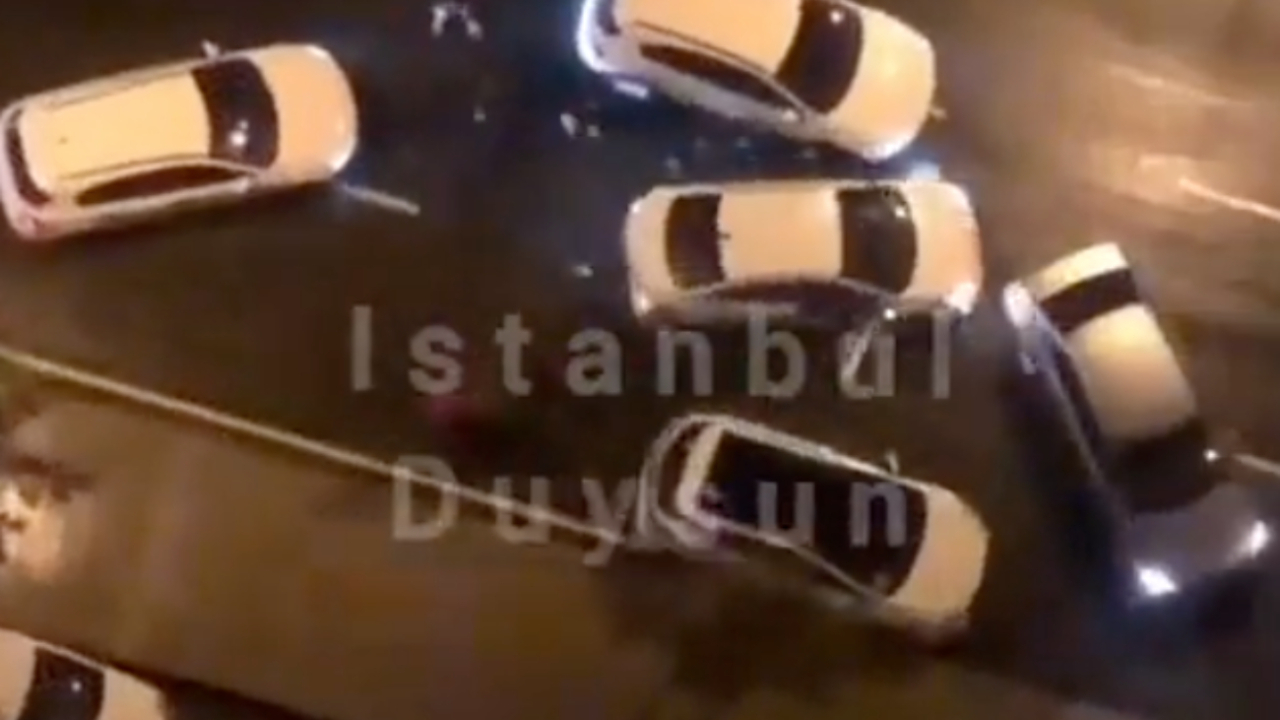 Ümraniye’de önü kesilen araç çapraz ateşe alındı!