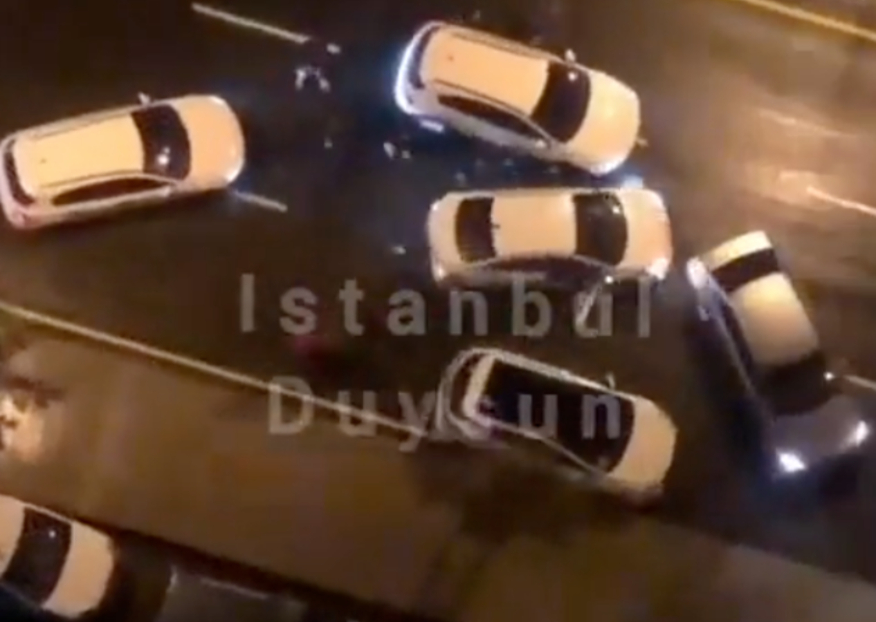 Ümraniye’de önü kesilen araç çapraz ateşe alındı!