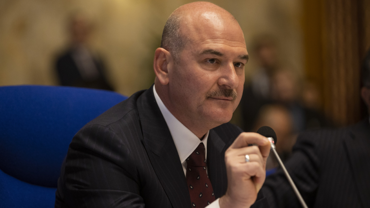 Soylu’dan Turan’a: Terörist bozuntusu terbiyesiz, otur aşağı Amerika’nın oyuncağı