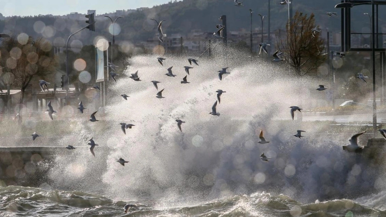 Meteoroloji'den kuvvetli yağış ve lodos uyarısı! Gün boyu başınız ağrıyabilir...