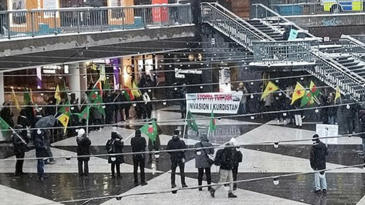 Terör yanlıları İsveç'te sokağa çıktı: Kaçacak delik arıyorlar!