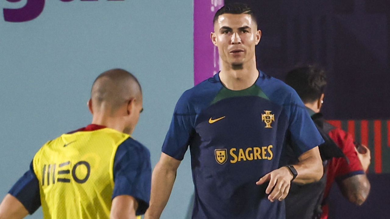 Ronaldo'dan gazetecileri şaşırtan hareket