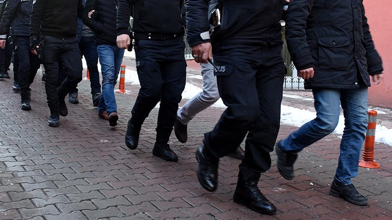 10 ilde FETÖ operasyonu: Jandarma Astsubaylık Sınavı sorularını çalıp örgüt mensuplarına dağıtmışlar