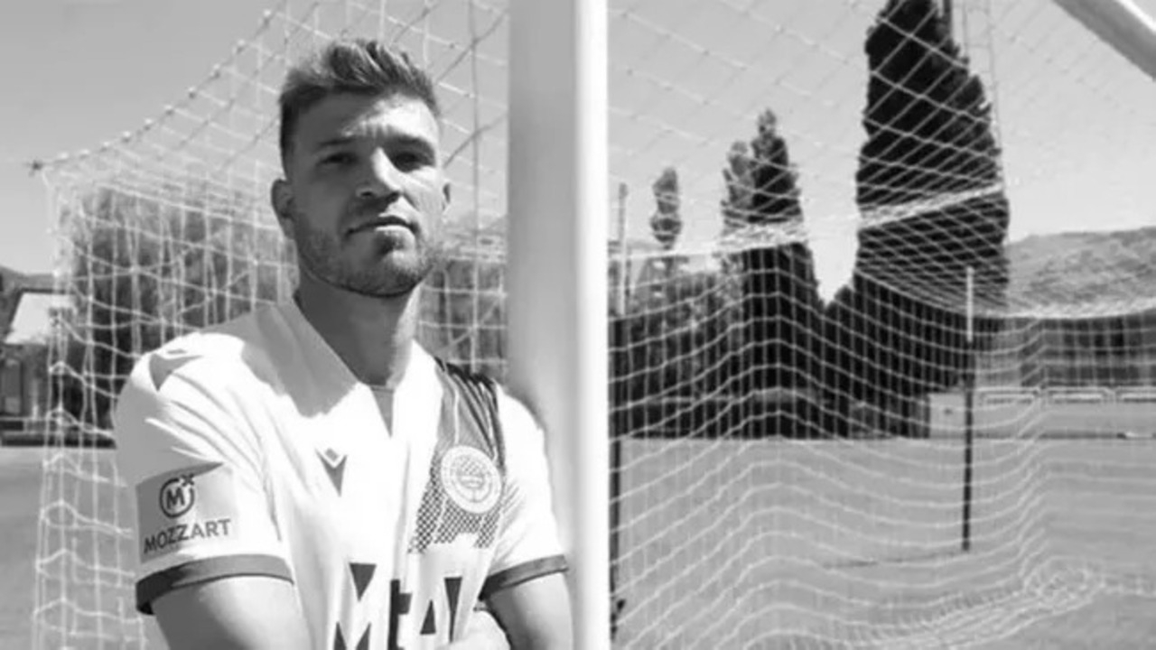 Futbol dünyası şokta! Ünlü oyuncu 7. kattan atlayarak intihar etti...