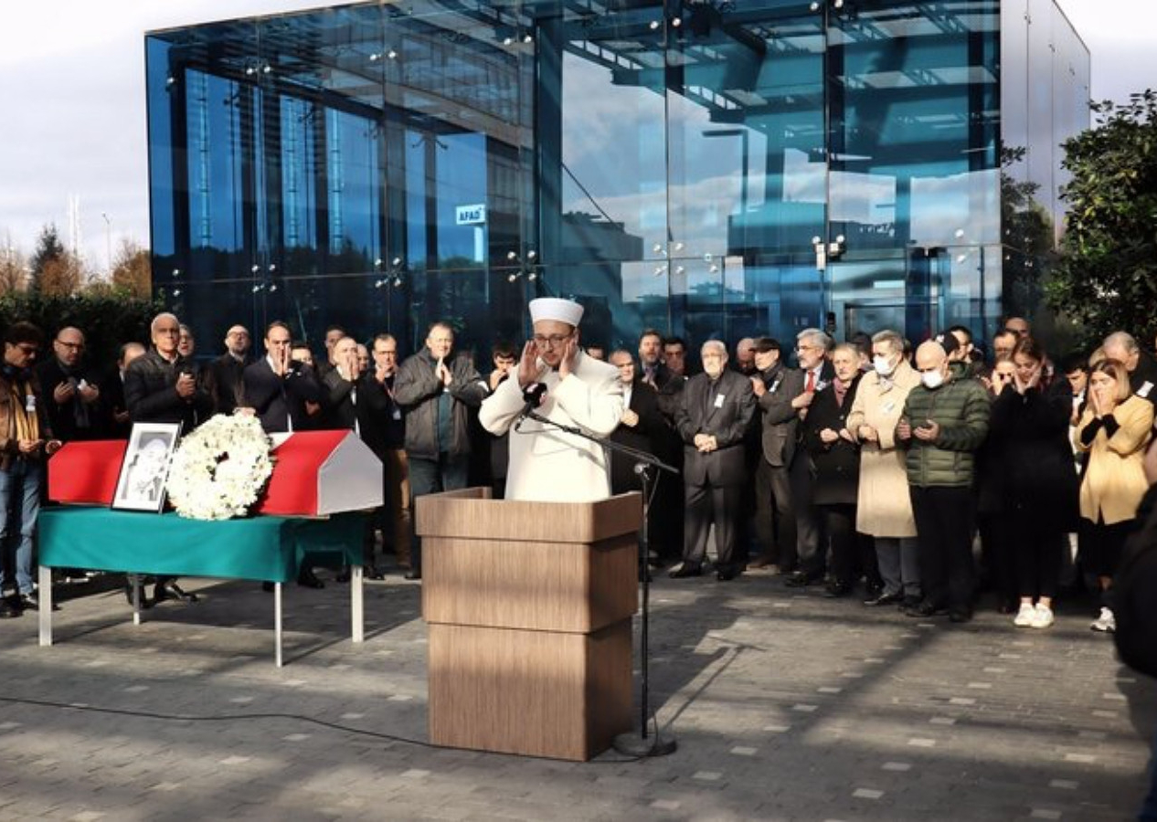 Hıncal Uluç son yolculuğuna uğurlanıyor! Ağabeyi Öcal Uluç'tan duygulandıran sözler: Yaşatan bir insandı...