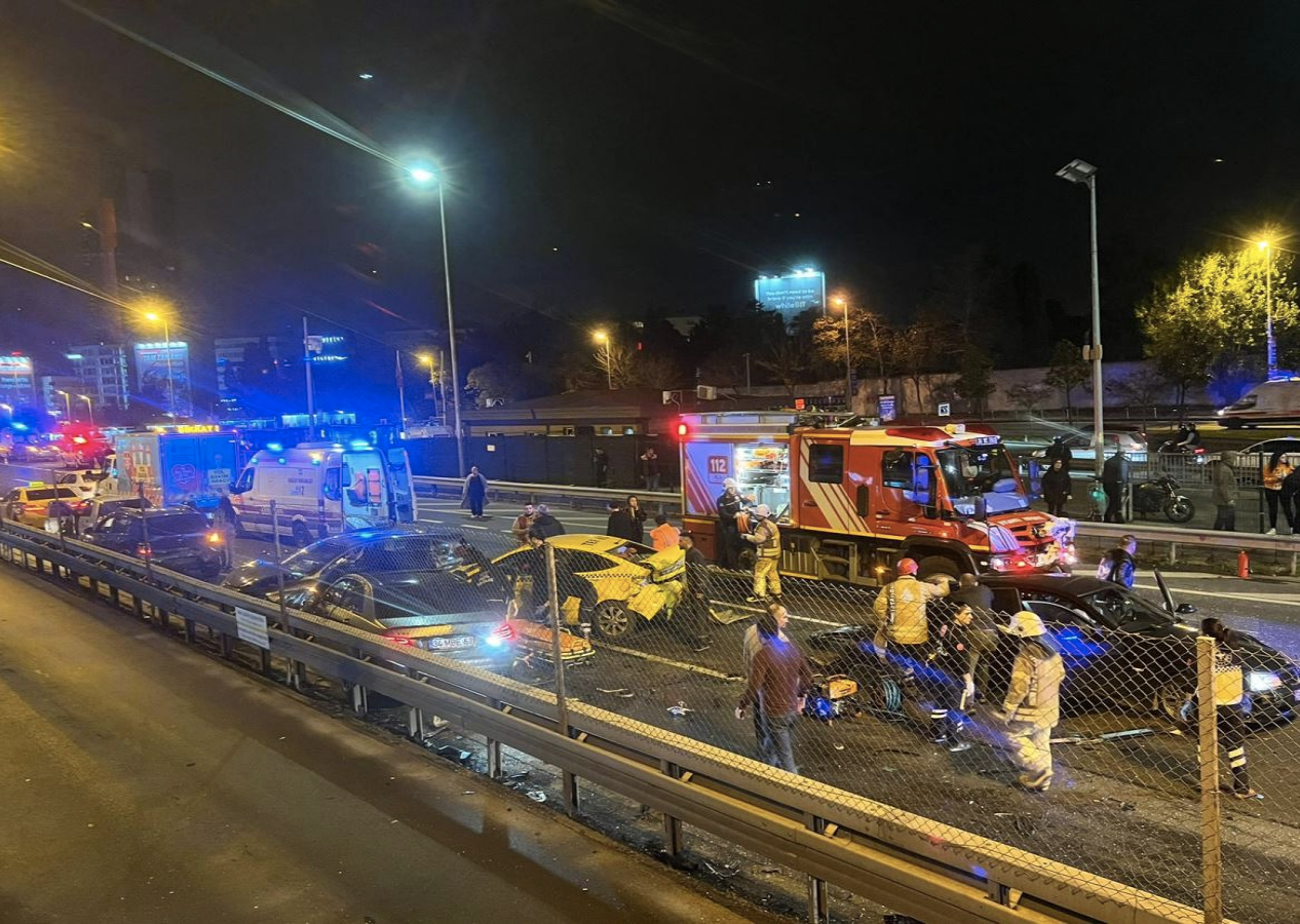 Mecidiyeköy'de facia! 15 araç birbirine girdi