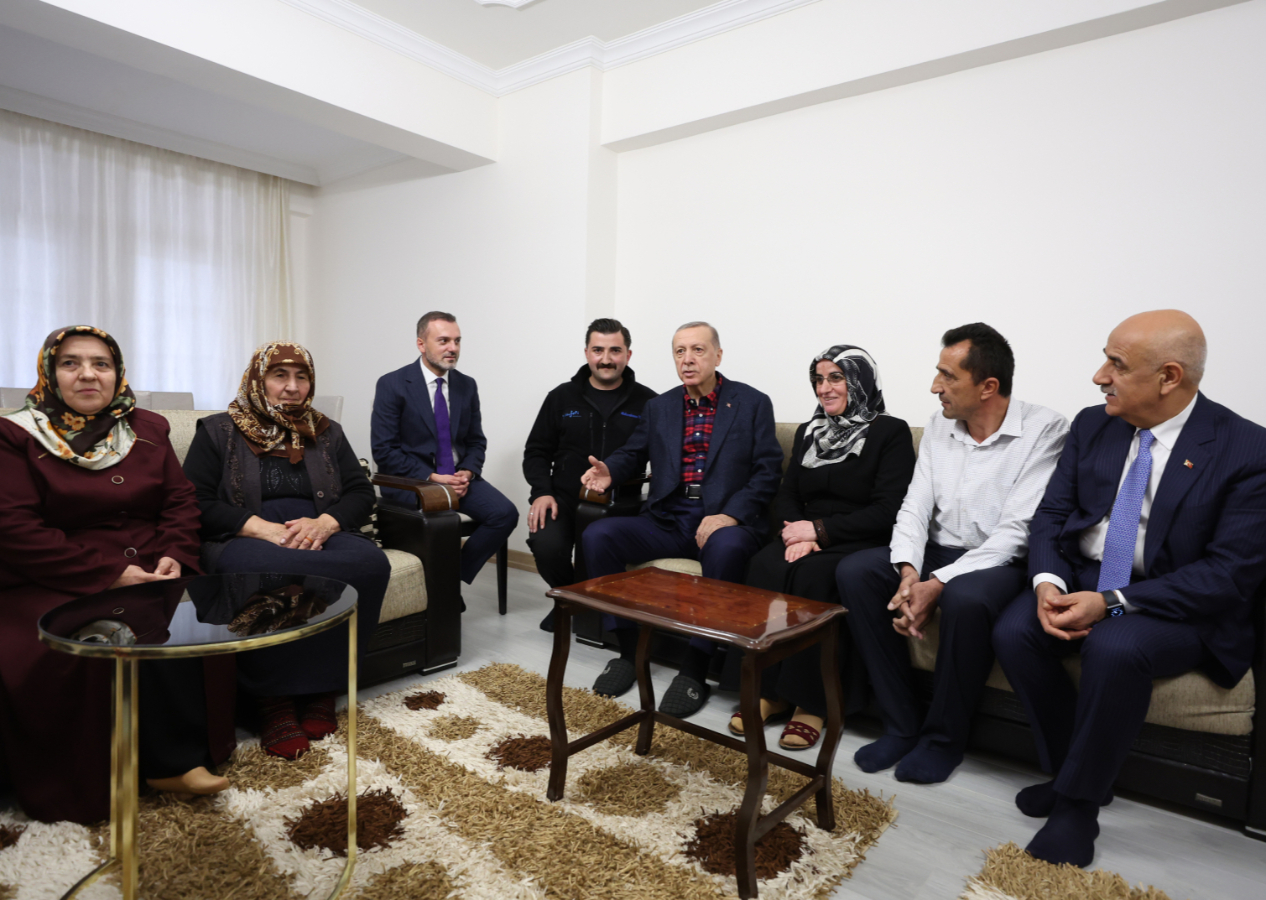 Cumhurbaşkanı Erdoğan vatandaşın evine misafir oldu