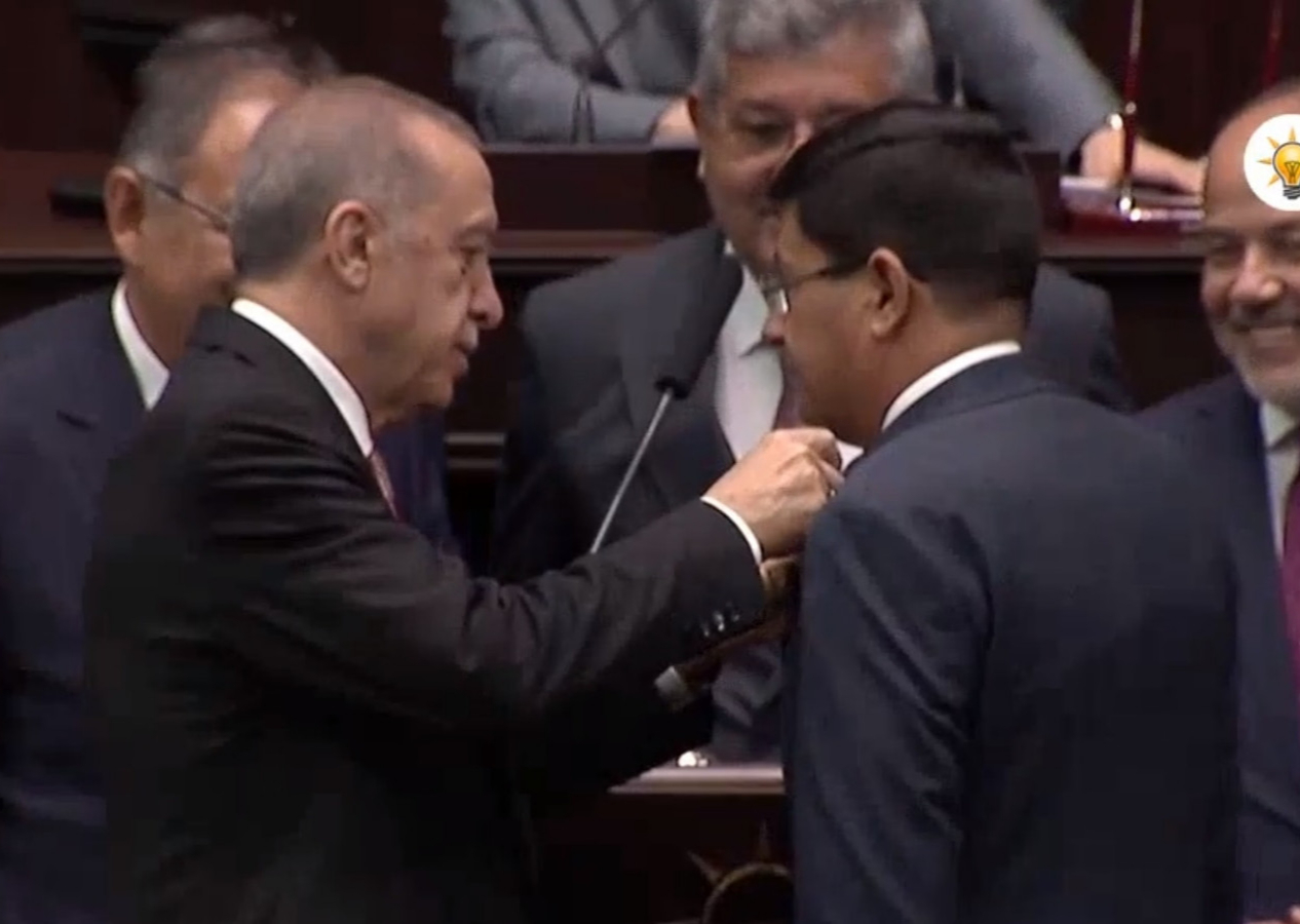 İYİ Parti'den istifa etmişti: Nazilli Belediye Başkanı'nın rozetini Cumhurbaşkanı Erdoğan bizzat taktı!