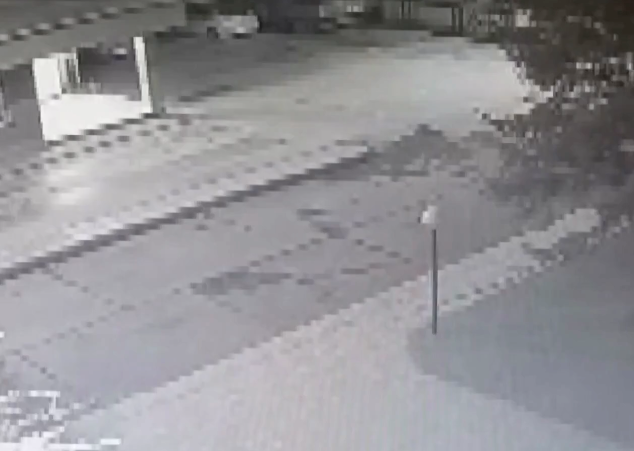 Depremin şiddeti güvenlik kameralarına yansıdı